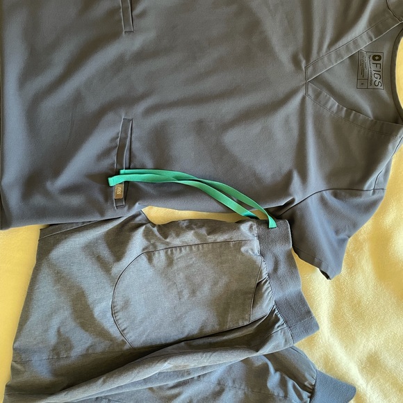 Figs BIG SKY M Fion Lekei jogger S Casma top